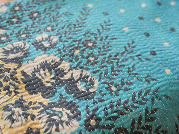 Vintage Kantha Bedspread in Recycled Cotton: Turquoise Blue Daisy