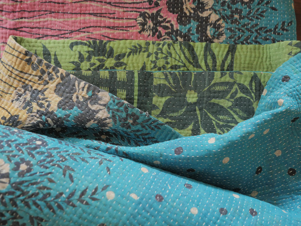Vintage Kantha Bedspread in Recycled Cotton: Turquoise Blue Daisy