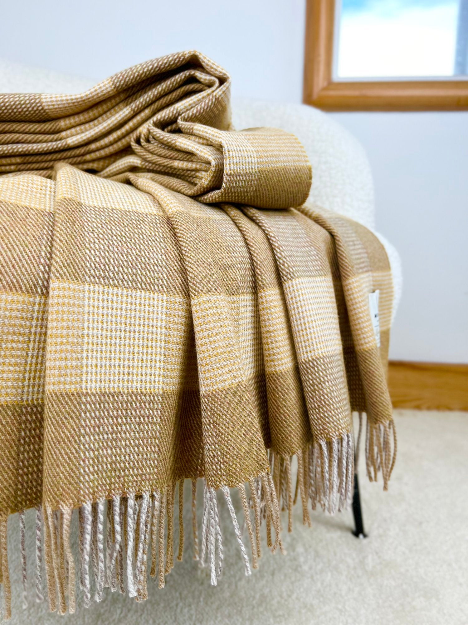 Merino lambswool throw, "Aisling" Secondary image