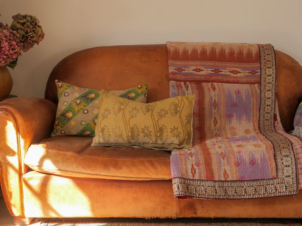 Kantha sari bedspread "Graphic Violet" hand-embroidered recycled cotton