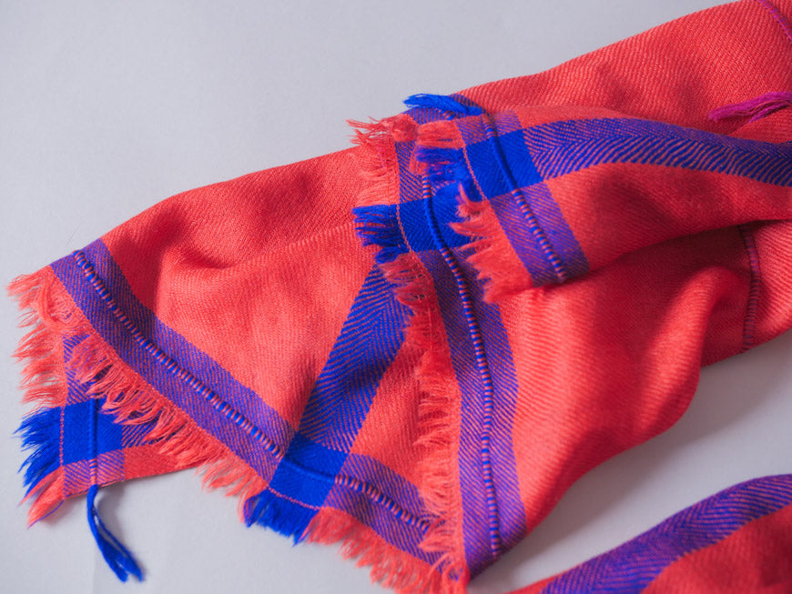 Himalaya Shuka, hand loomed fine cashmere wool scarf Secondary image