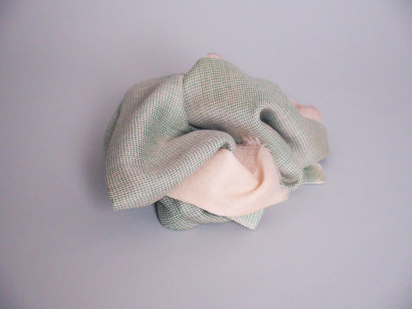 Écharpe en Cachemire et Soie Ultra-Douce. Beige et vert pâle.