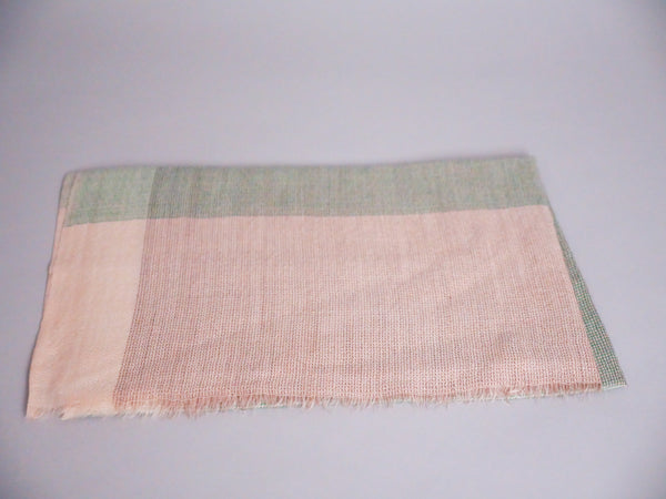 Écharpe en Cachemire et Soie Ultra-Douce. Beige et vert pâle.