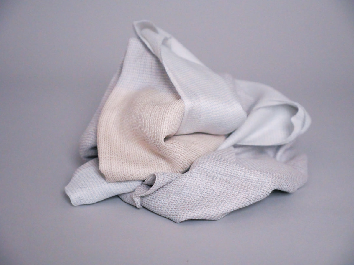 Écharpe en Cachemire et Soie Ultra-Douce. Bleu et Beige.