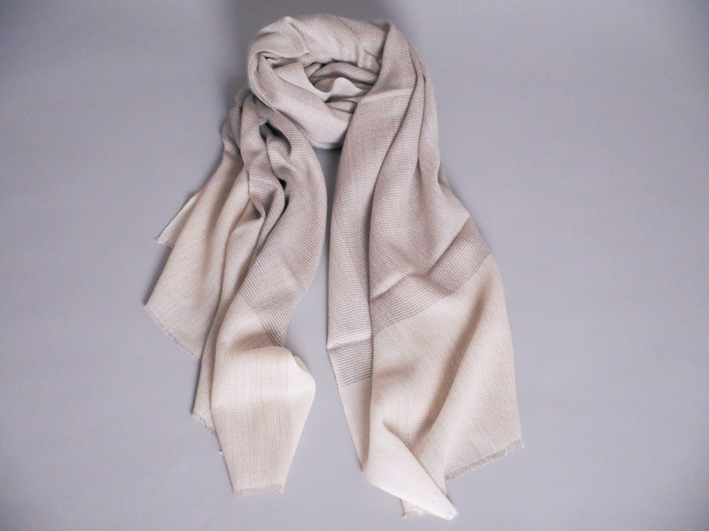 Écharpe en Cachemire et Soie Ultra-Douce. Beige.