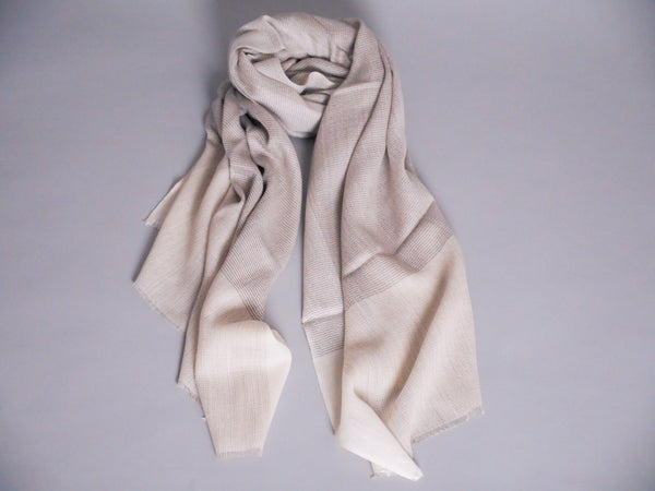 Écharpe en Cachemire et Soie Ultra-Douce. Beige.