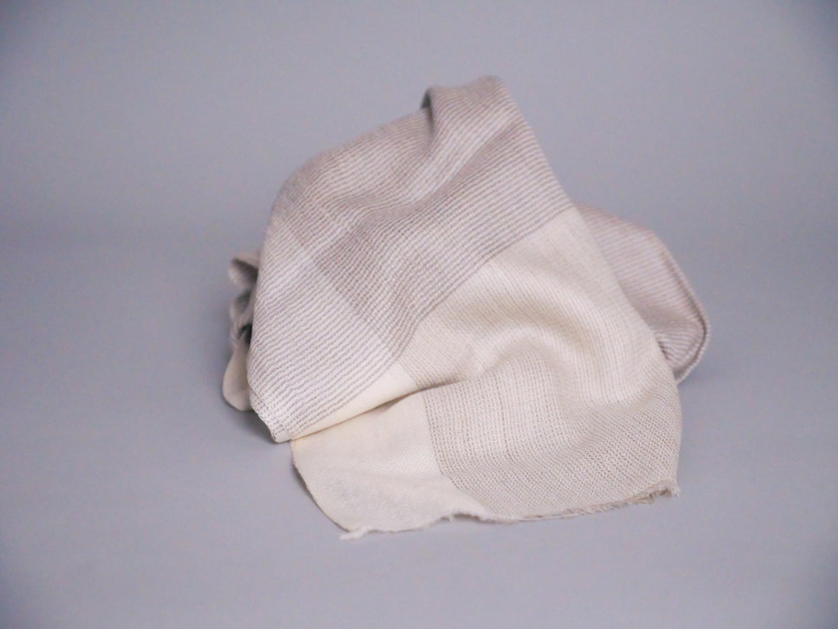 Écharpe en Cachemire et Soie Ultra-Douce. Beige.