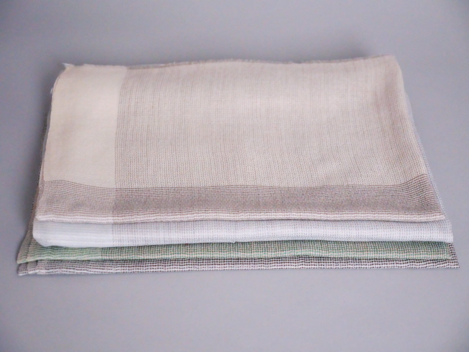 Ultra-Soft Cashmere and Silk Scarf. Beige. Secondary image