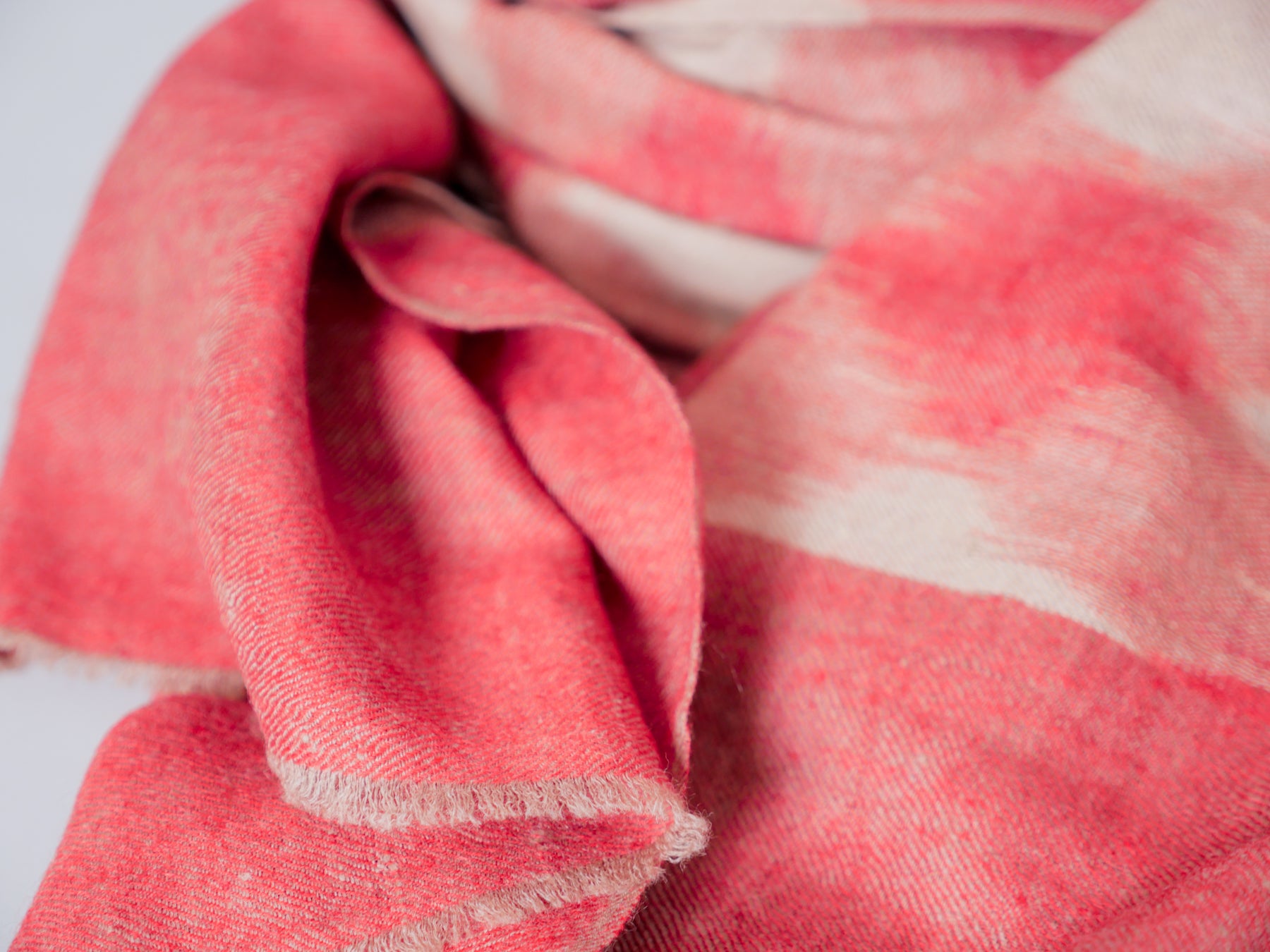 Pure pashmina ikat scarf, handwoven Secondary image