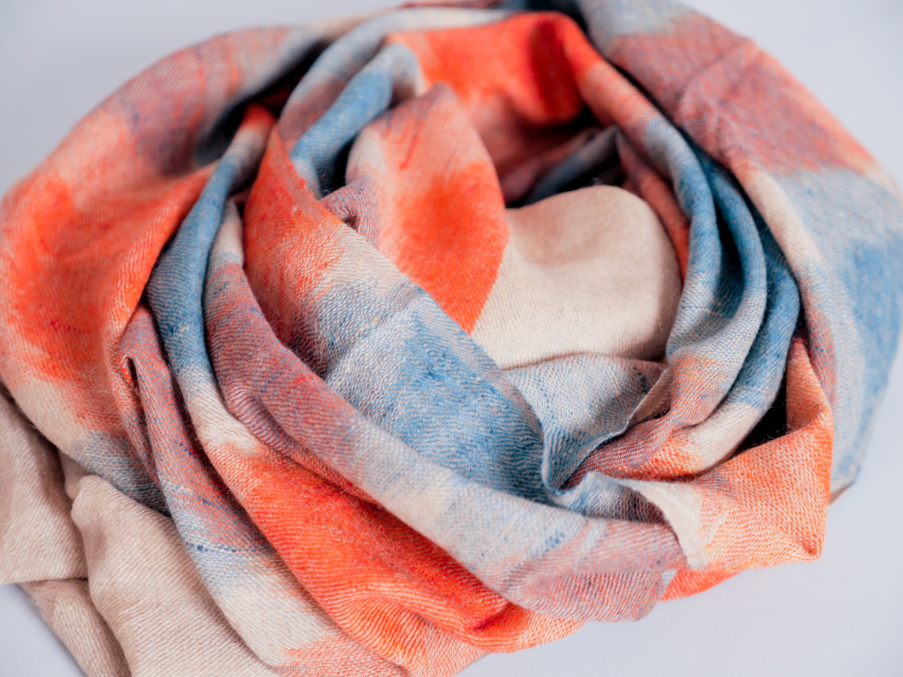 Pure pashmina ikat scarf, handwoven Secondary image