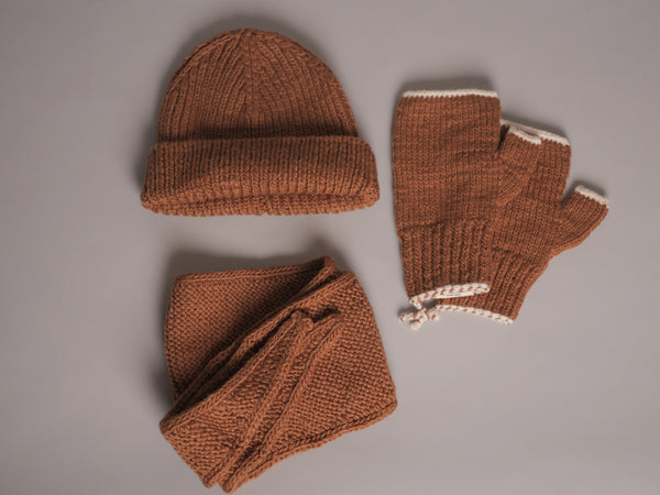 Écharpe cravate en tricot fait main . Châtaigne Marl.