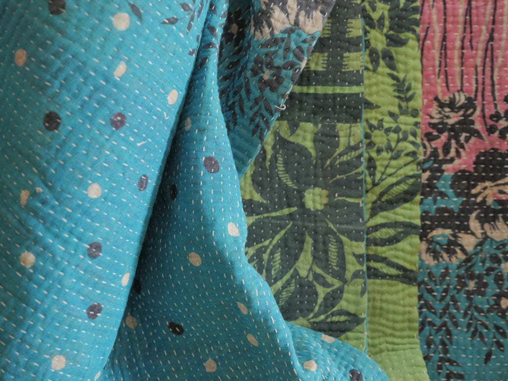Vintage Kantha Bedspread in Recycled Cotton: Turquoise Blue Daisy