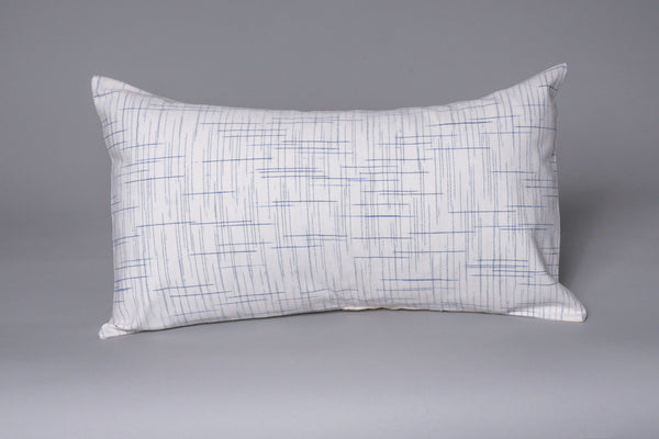 Coussin Graphic Blue tissé main en coton, verso lin.