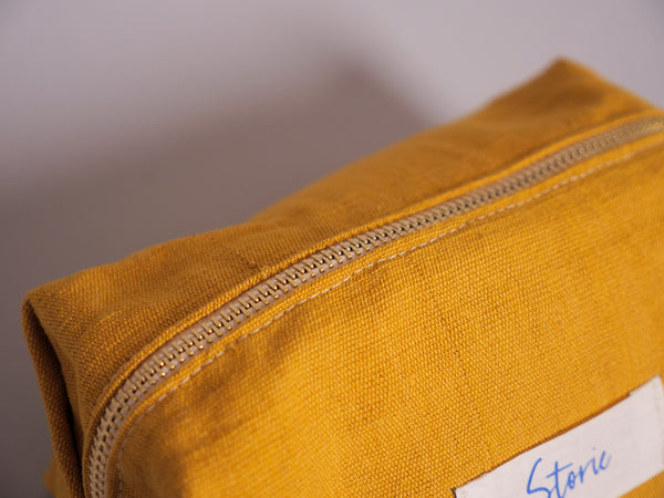 Trousse en coton “Faso Dan Fani”. Tissée au Burkina Faso, confectionnée en France.