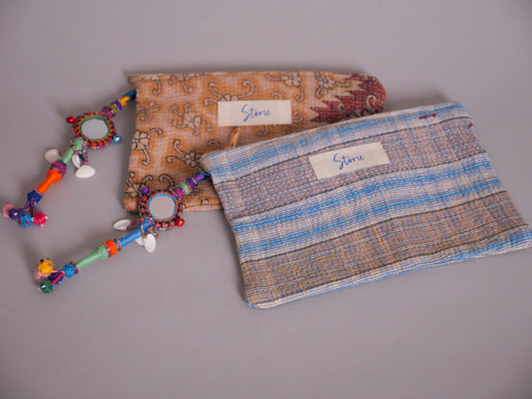 Trousse en Kantha, faite main en France à partir de textiles indiens.