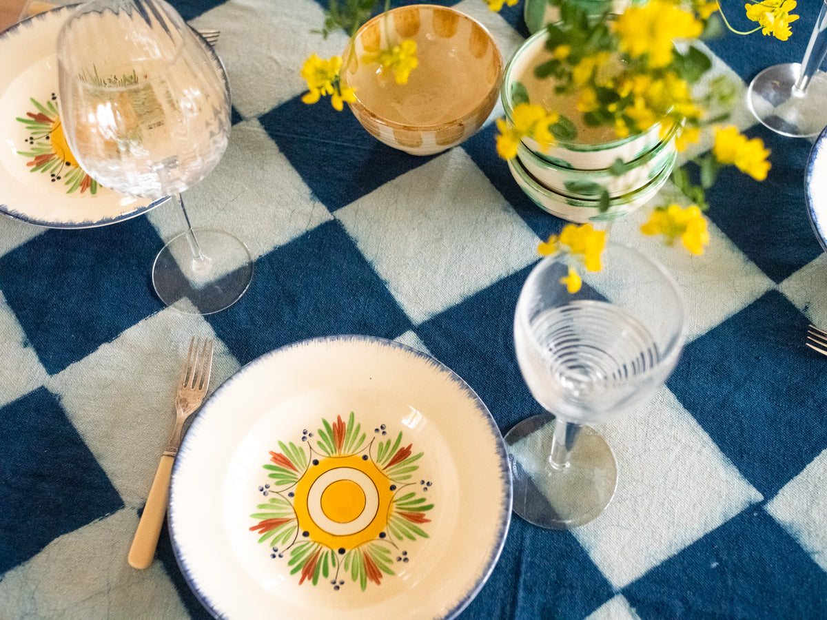  Epais coton couverture tissé à la main, teint avec des motifs carreaux d'indigo dans un style rustique. Peut être utilisé comme jeté, ou comme nappe de table