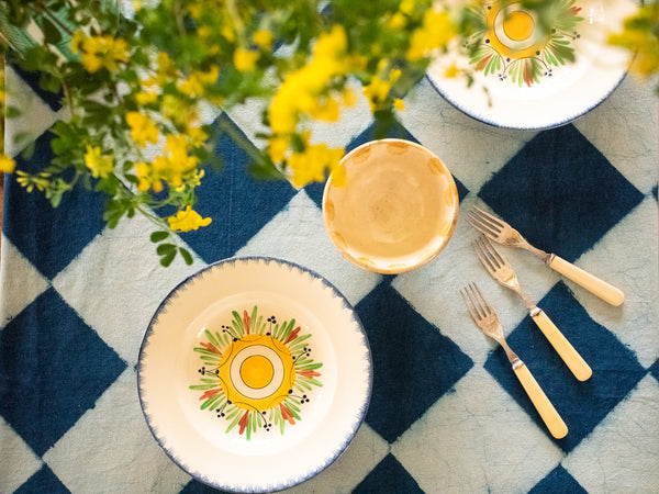  Epais coton couverture tissé à la main, teint avec des motifs carreaux d'indigo dans un style rustique. Peut être utilisé comme jeté, ou comme nappe de table