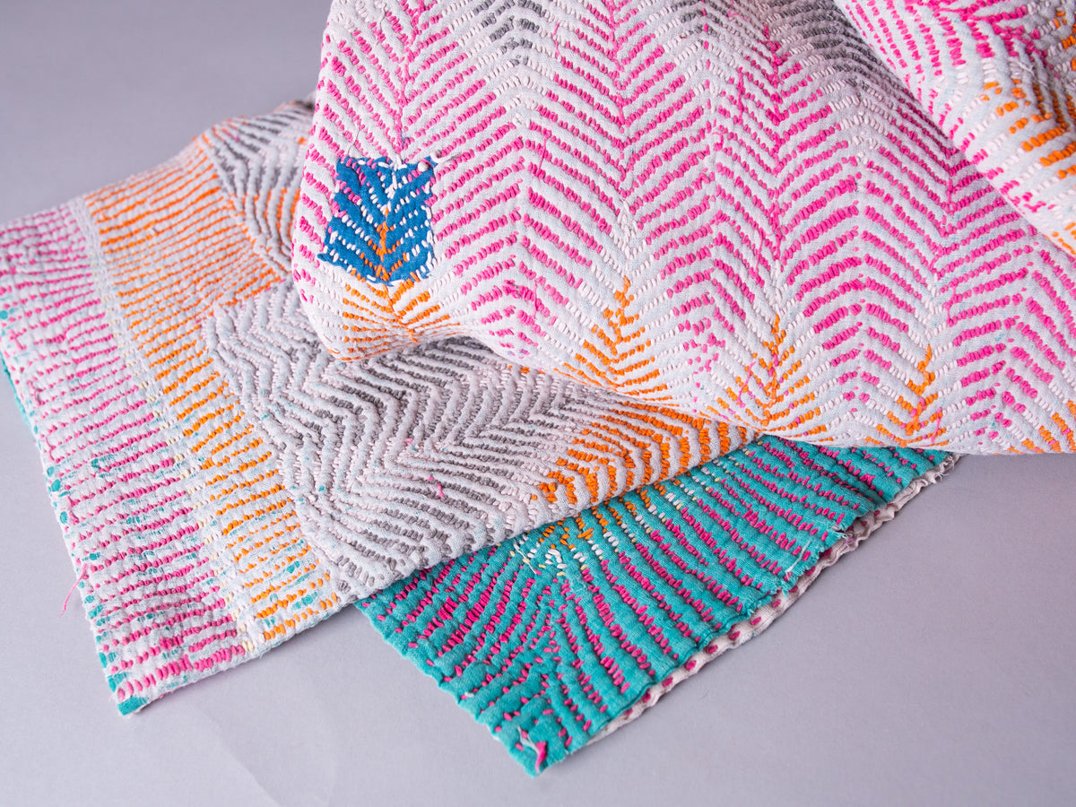 Kantha textile brodé main vintage.