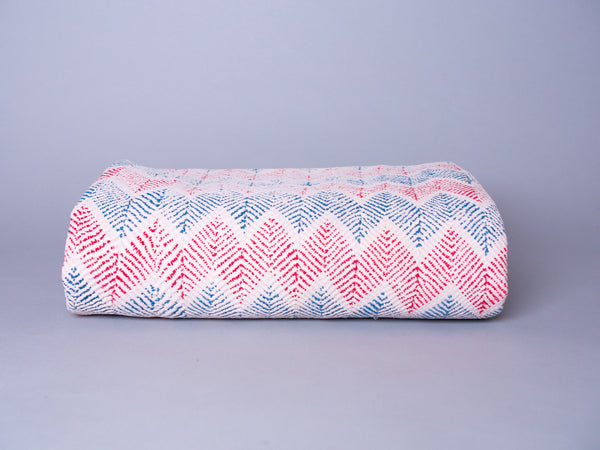 Artisanat millénaire de récupération de textiles. Magnifique&nbsp; couvre-lit kantha vintage de Bengale