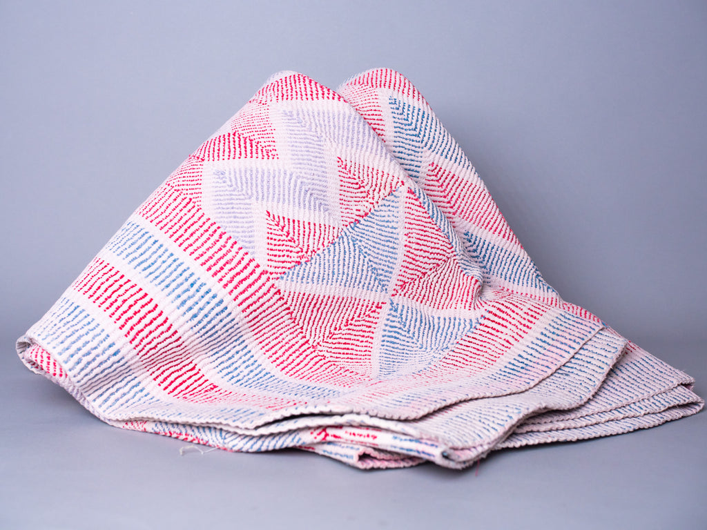 Magnifique&nbsp; couvre-lit kantha vintage de Bengale motif chevron.