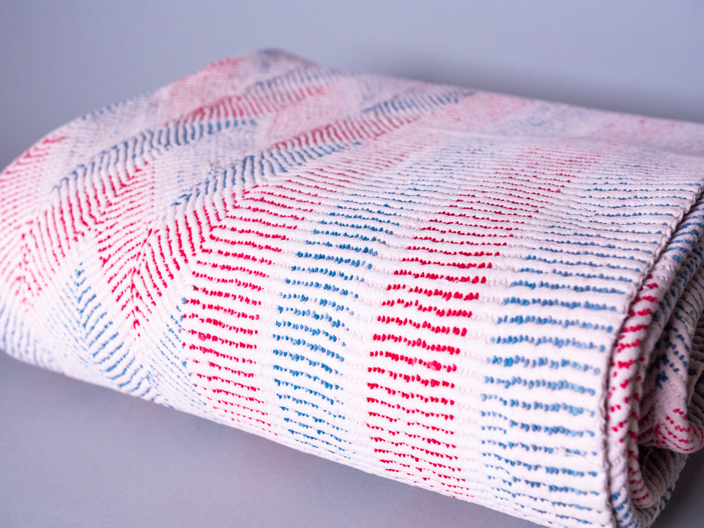 Magnifique couvre-lit kantha vintage de Bengale motif chevron.