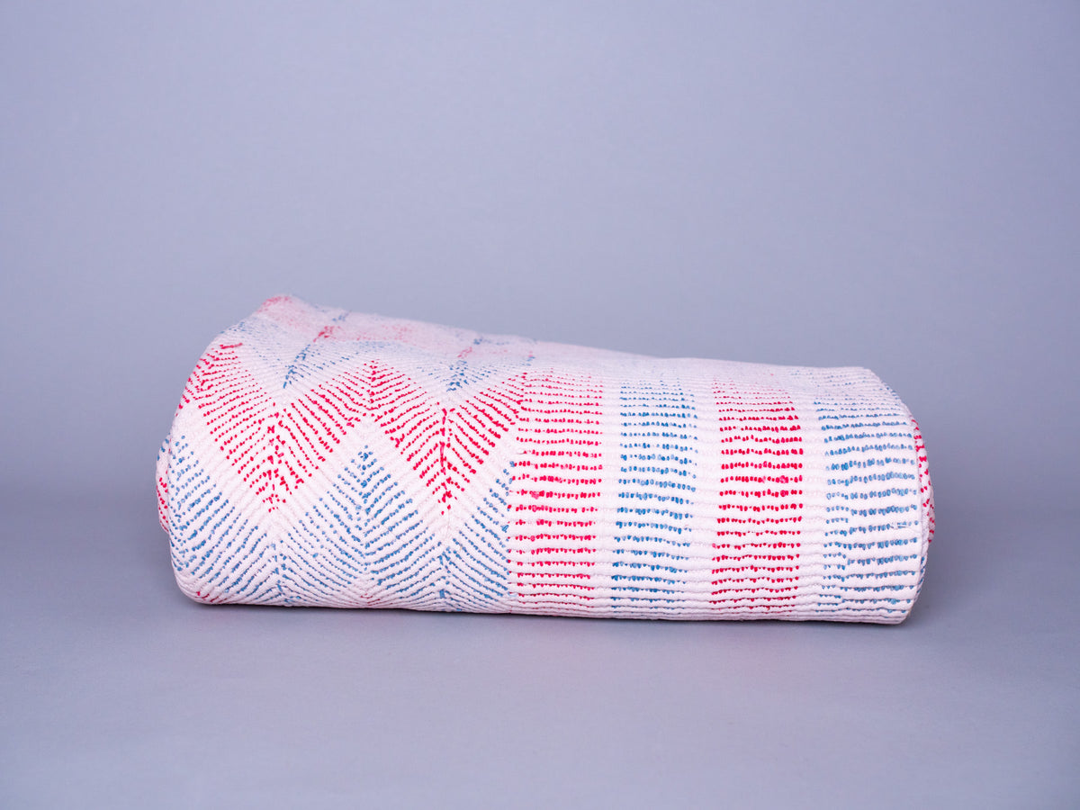 Magnifique couvre-lit kantha vintage de Bengale motif chevron. Main image