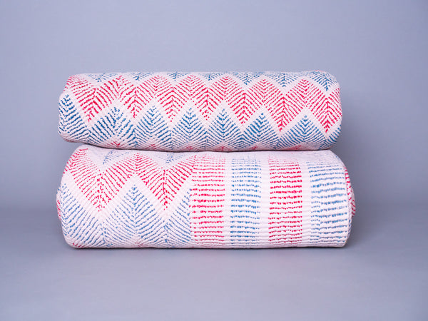Artisanat millénaire de récupération de textiles. Magnifique&nbsp; couvre-lit kantha vintage de Bengale