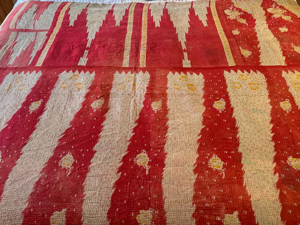 Vintage Kantha Bedspread in Recycled Cotton: Pink Paw