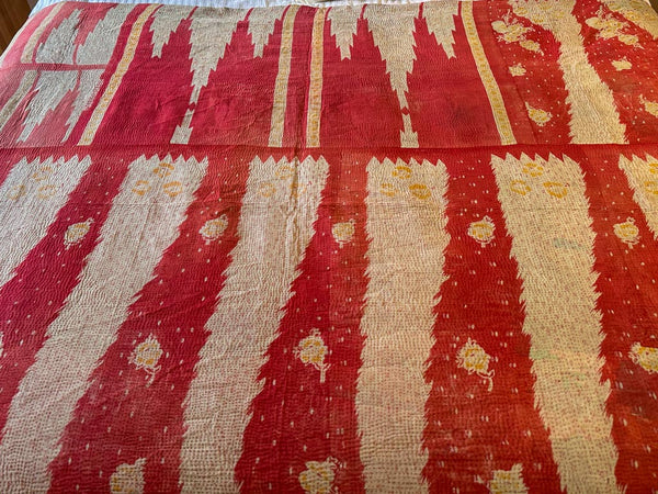 Vintage Kantha Bedspread in Recycled Cotton: Pink Paw