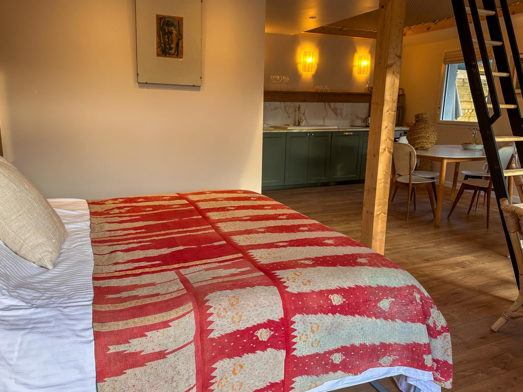 Vintage Kantha Bedspread in Recycled Cotton: Pink Paw