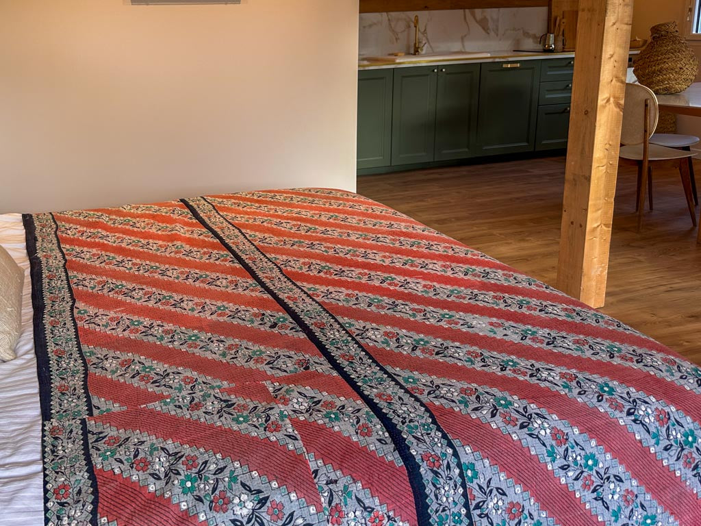 Vintage Kantha Bedspread in Recycled Cotton: Pink Paw
