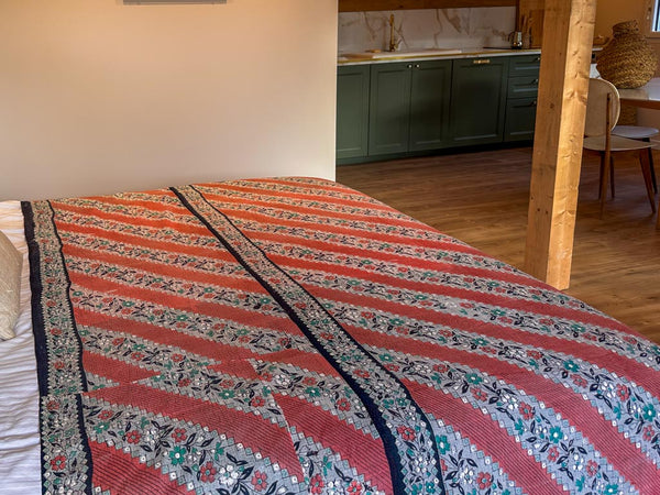 Vintage Kantha Bedspread in Recycled Cotton: Pink Paw