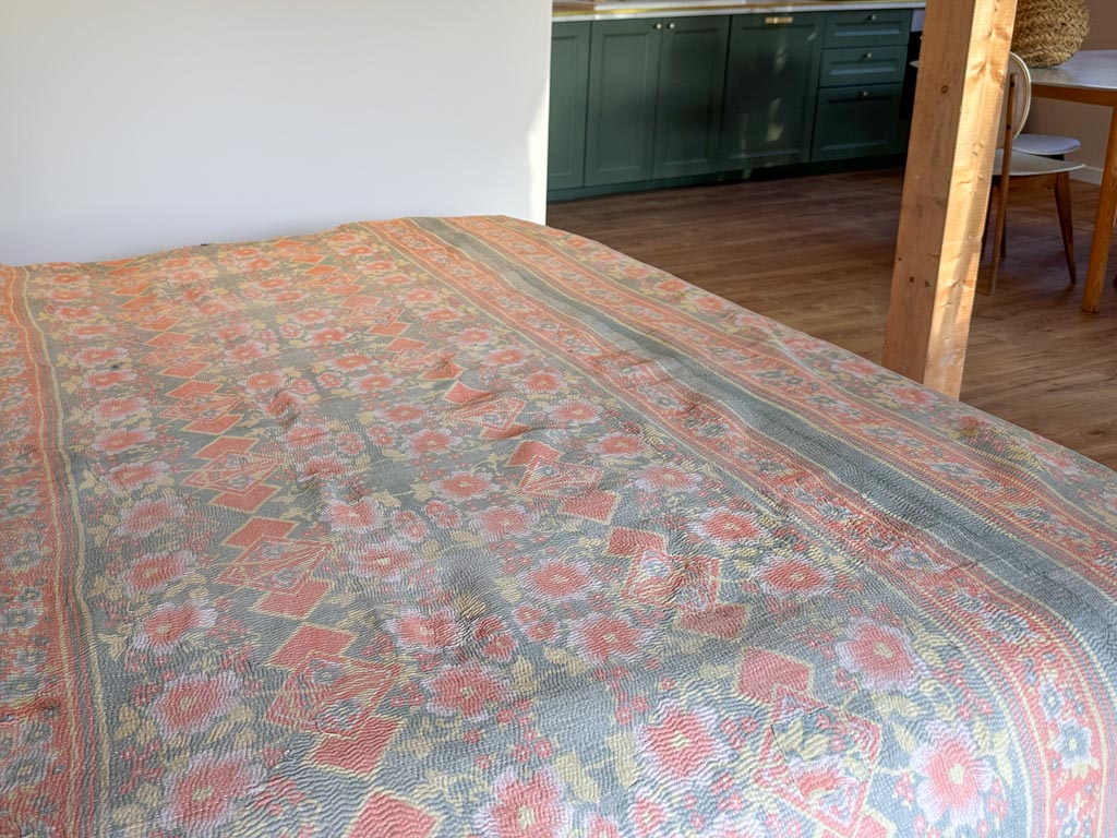 Vintage Kantha Bedspread in Recycled Cotton: Pink Pastel