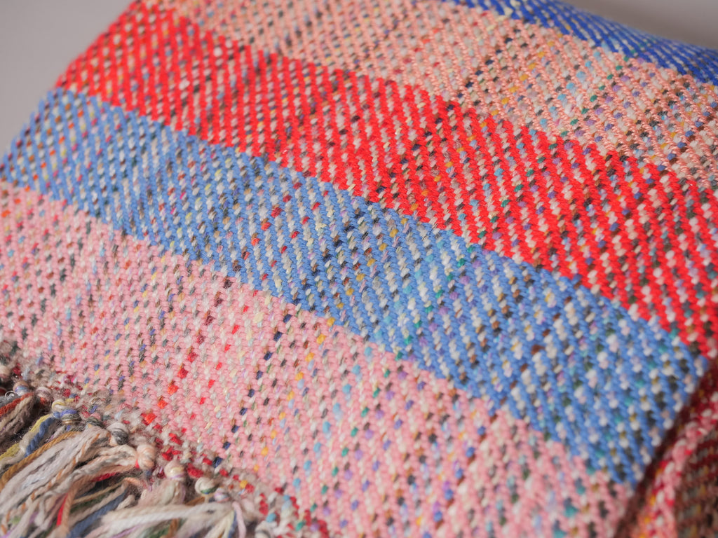 Couverture tissé main en laine recyclé, tissé main.