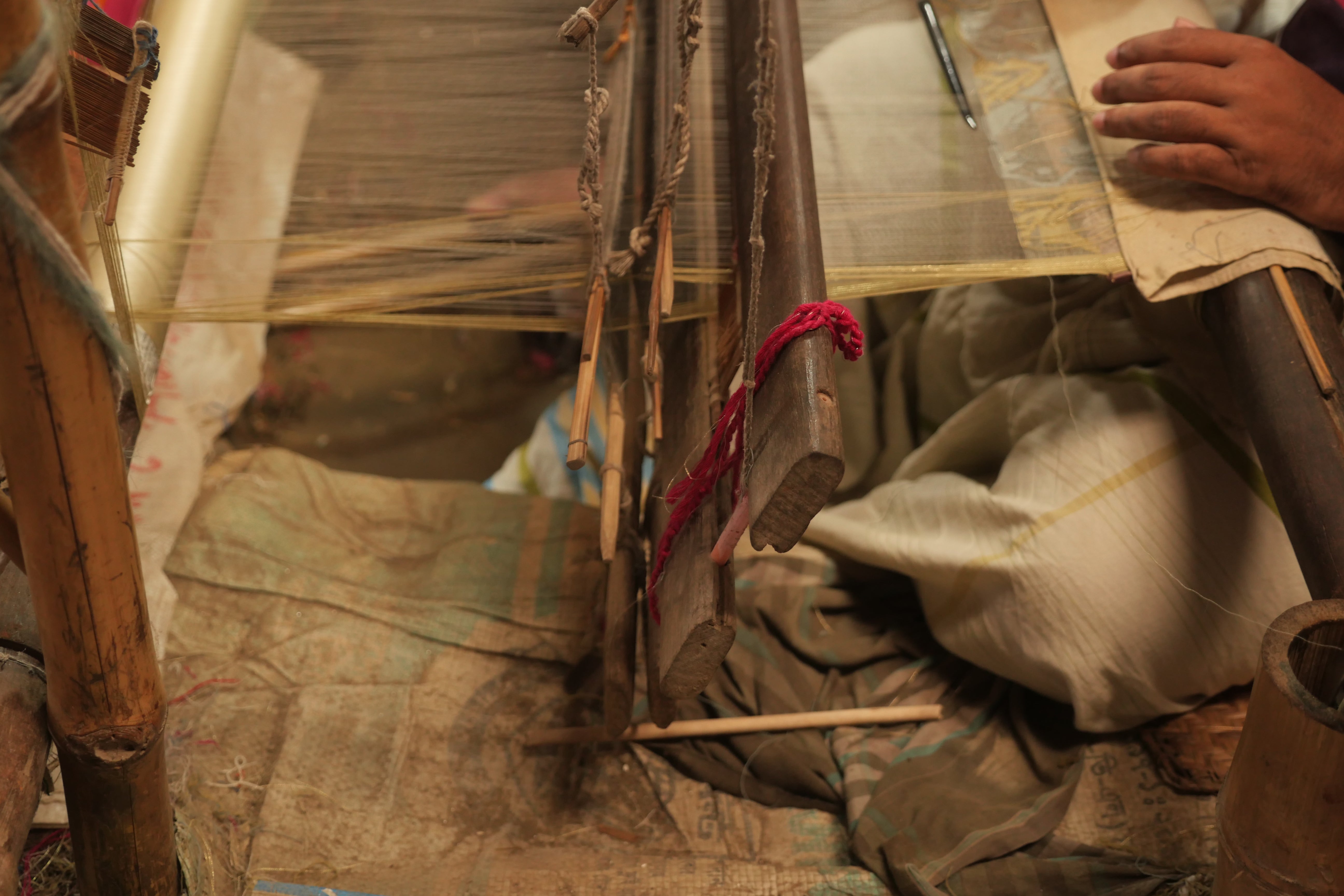 Handlooming jamdani cotton in Dhaka, Bangladesh, photo credit Storie