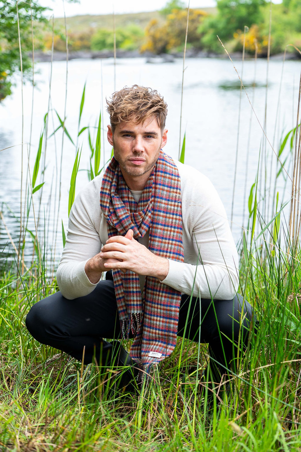 McNutt merino lambswool scarf, navy peach check