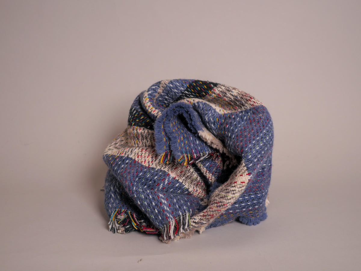 Plaid en laine recylée ; fabrique en Royaume Uni. British Made. Main image