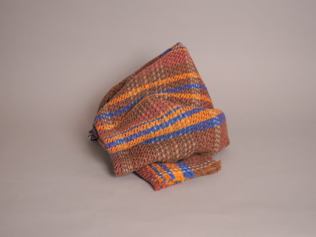 Plaid en laine recylée ; fabrique en Royaume Uni. British Made.