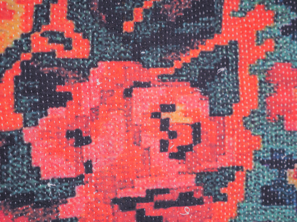 Couvre lit brodé main kantha avec motif imprimé.