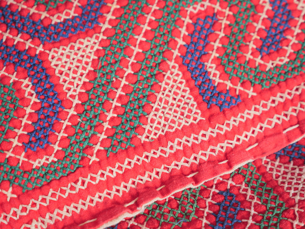 Vintage cross-stitch throw, Bengal