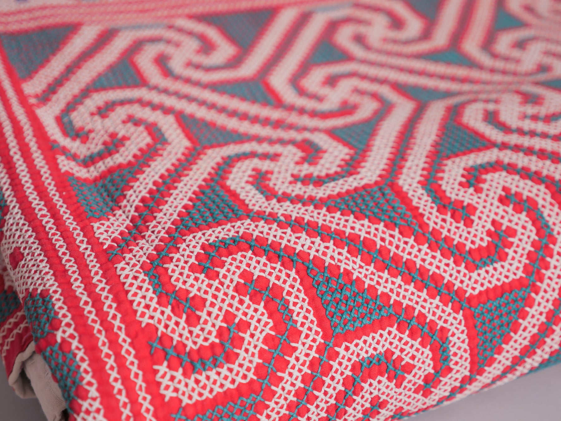 Vintage cross-stitch throw, Bengal Secondary image