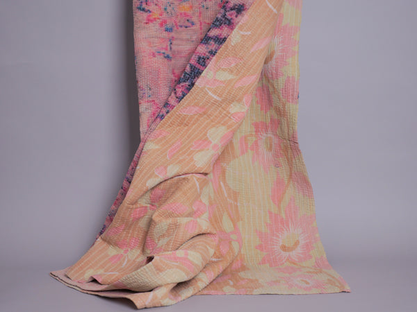 Couvre-lit kantha vintage imprimé. 