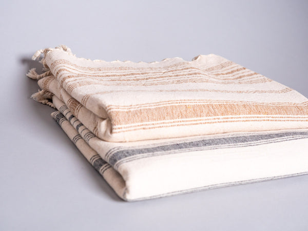 Serviette tissé main, coton non blanchi.