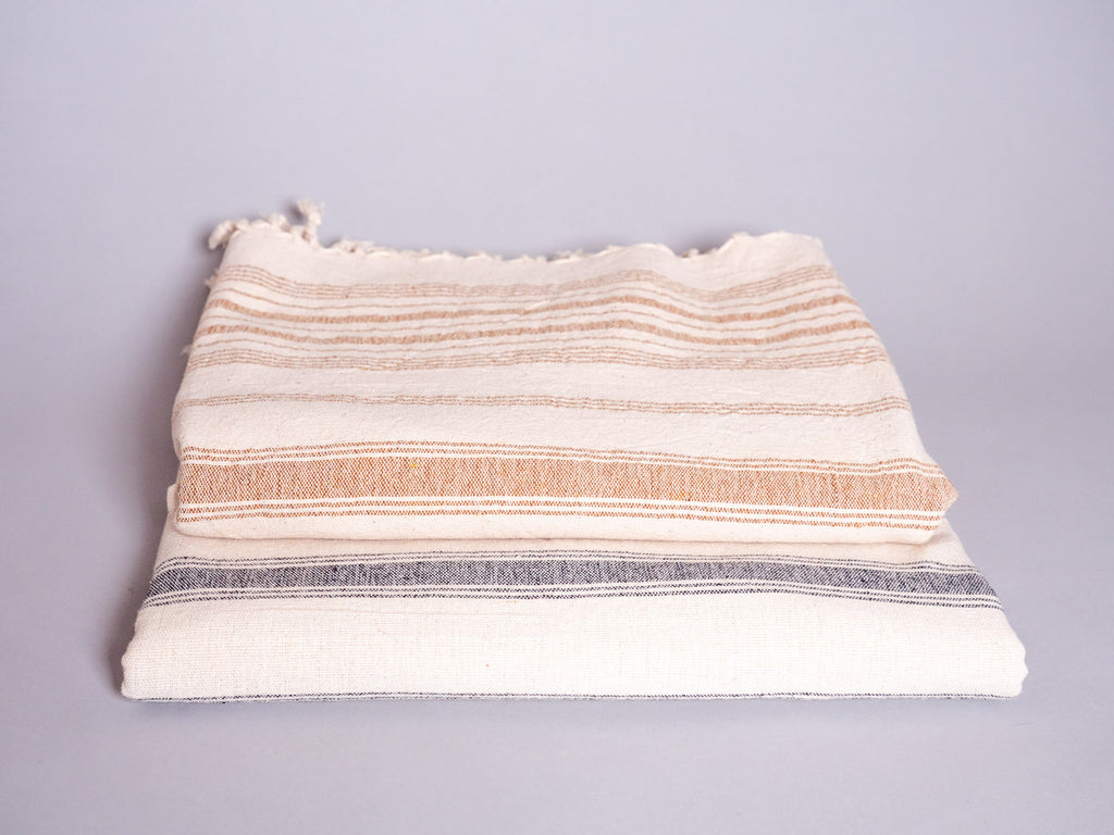 Serviette tissé main, coton non blanchi.