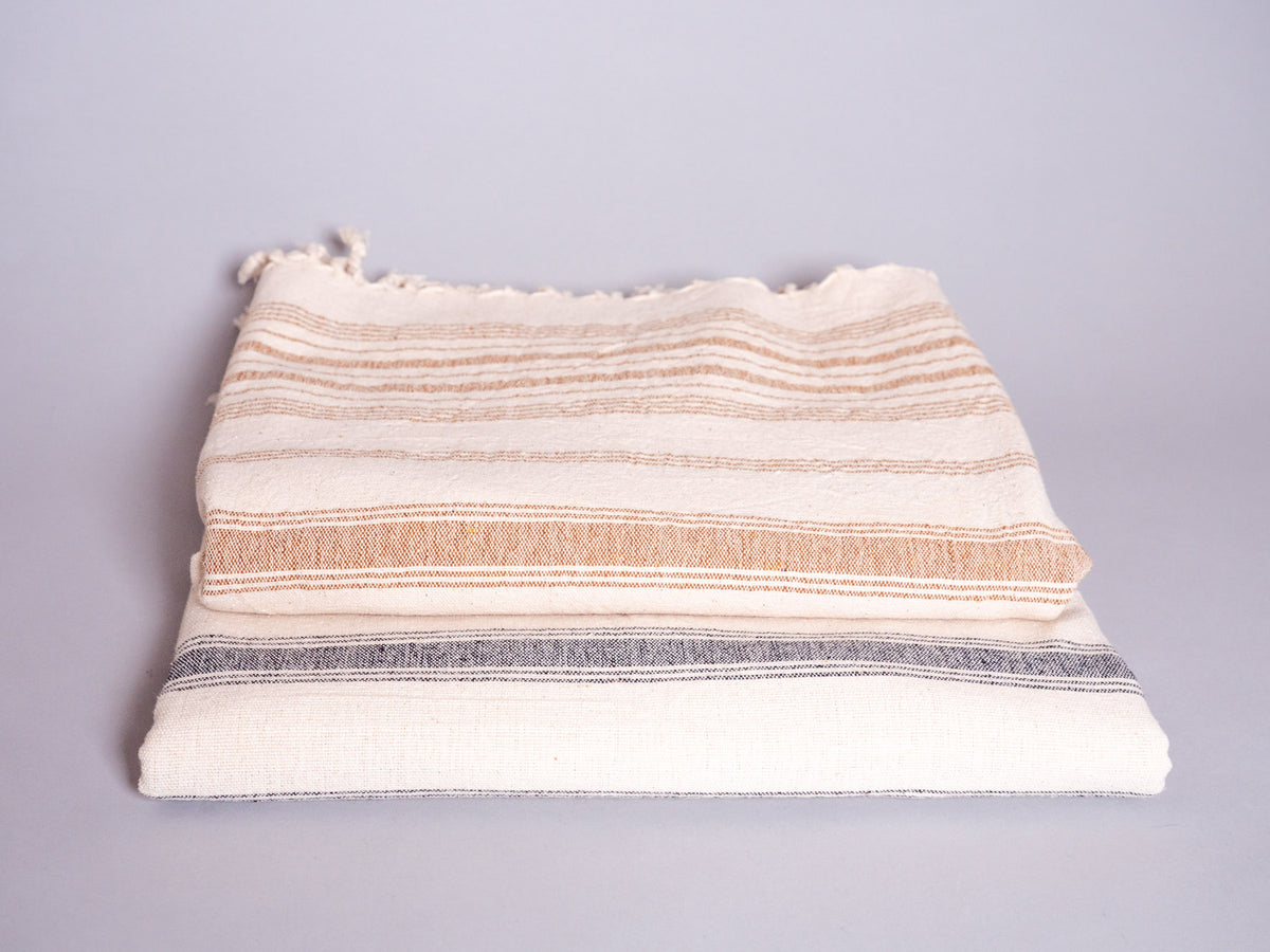 Serviette tissé main, coton non blanchi.