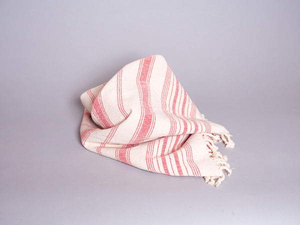 Serviette tissé main en coton coleur cassis.
