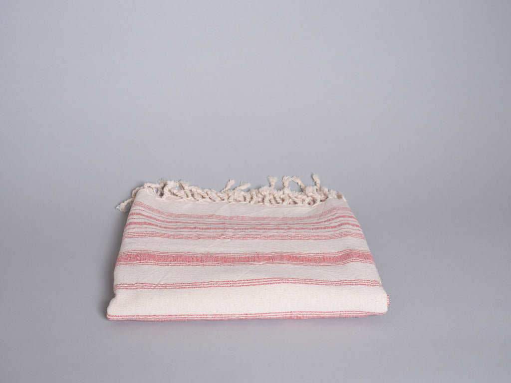 Serviette tissé main en coton coleur cassis.