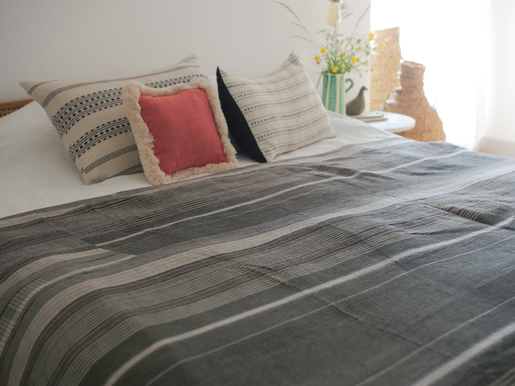Kantha sari bedspread No. 160 "Cottage Garden", hand-embroidered recycled cotton