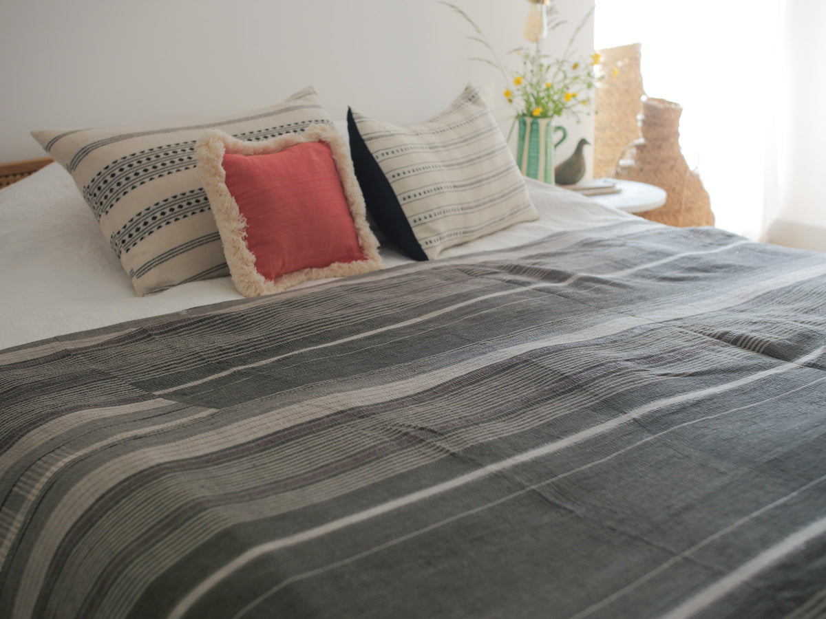 Kantha sari bedspread No. 160 "Cottage Garden", hand-embroidered recycled cotton