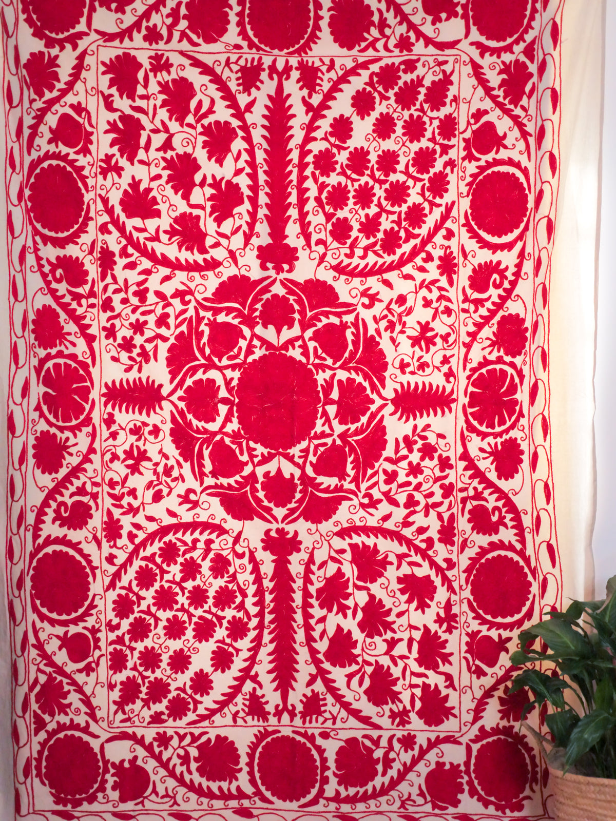 Broderie mochi suzani  rouge Main image